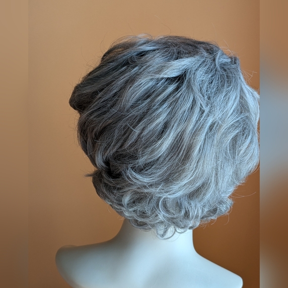 Sexy Short Wavy Curly Parting Synthetic Wig Gray The cap is medium/ regular size - Picture 5 of 11